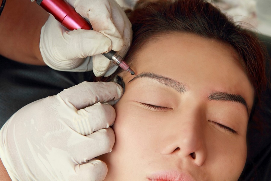 Oily Skin? Here’s What You Should Know Before Getting Microblading